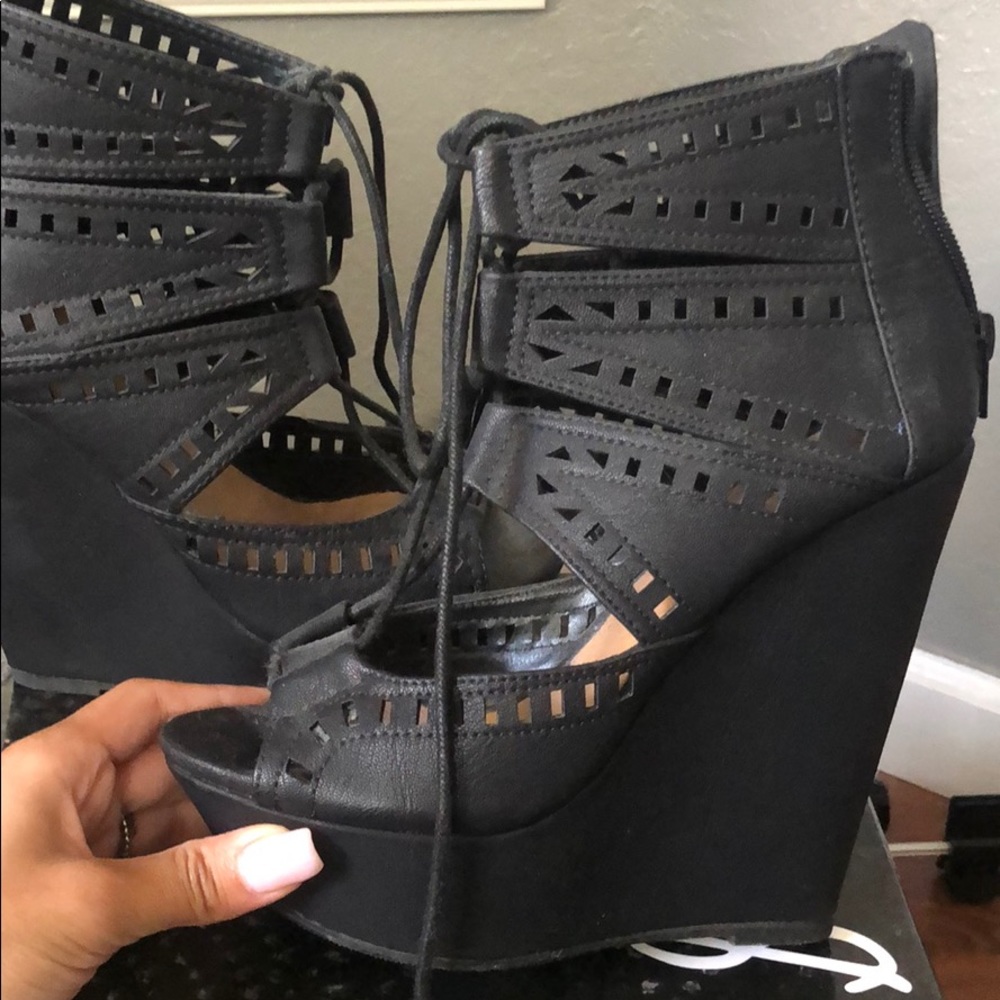 Black Wedges